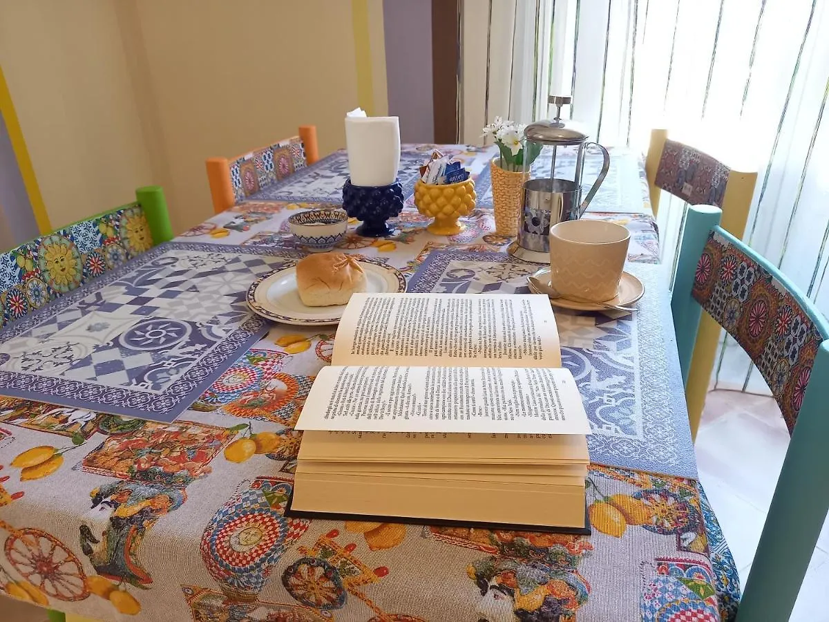 Bed&Book Palazzo Cutelli Bed & Breakfast Palermo