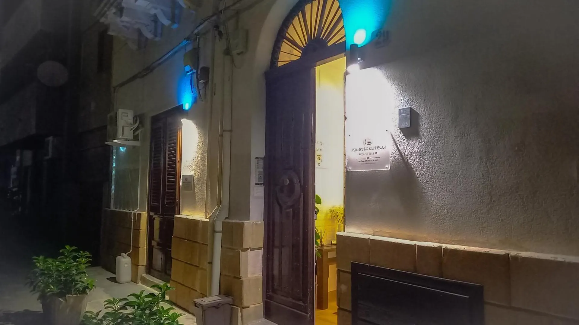 Bed&Book Palazzo Cutelli Bed & Breakfast Palermo